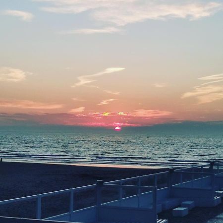 Studio De Strandloper Met 1 Zetelbed En 1 Bedkast Lägenhet Middelkerke Exteriör bild